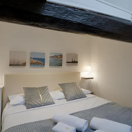 Pied-a-terre Saint Michel Apartment *