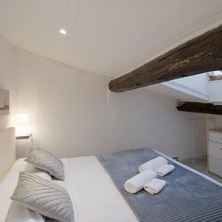 Apartment Pied-a-terre Saint Michel *